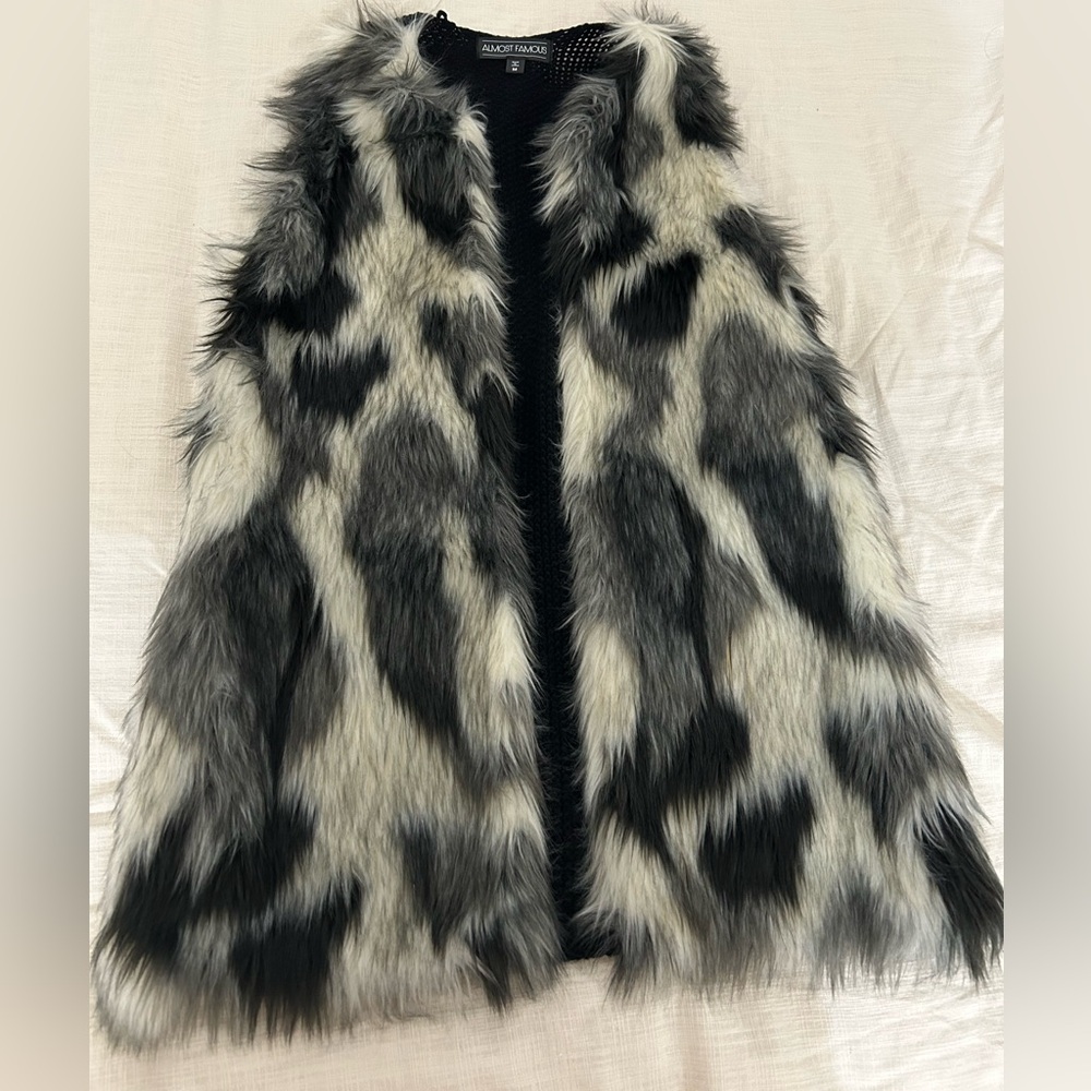 Chic Faux Fur Vest in Black and Gray